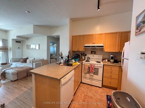 Photo 12 at 611 - 600 Queens Quay W, Waterfront Communities C1, Toronto