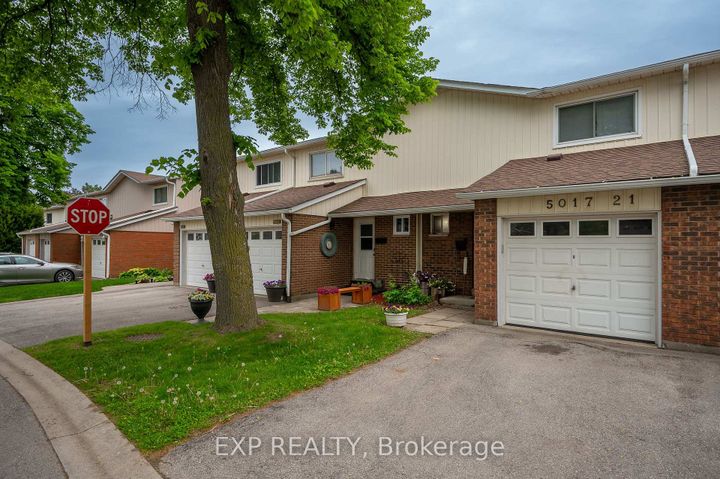 Photo 1 at 21 - 5017 Pinedale Avenue, Appleby, Burlington