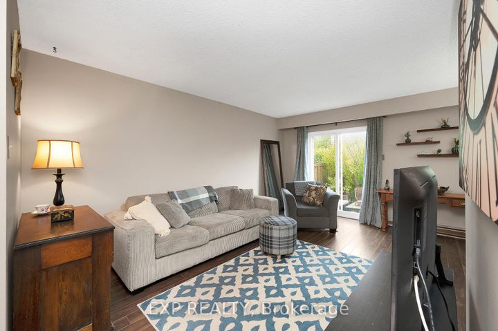 Photo 4 at 21 - 5017 Pinedale Avenue, Appleby, Burlington