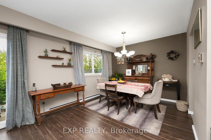 Photo 5 at 21 - 5017 Pinedale Avenue, Appleby, Burlington