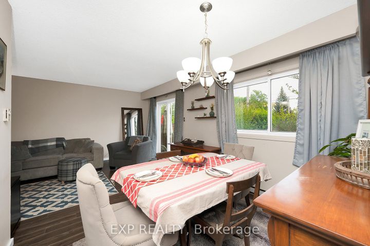 Photo 6 at 21 - 5017 Pinedale Avenue, Appleby, Burlington