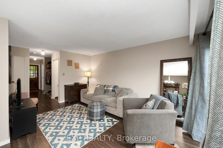 Photo 7 at 21 - 5017 Pinedale Avenue, Appleby, Burlington