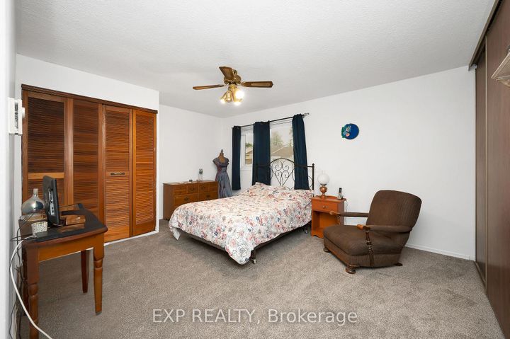 Photo 9 at 21 - 5017 Pinedale Avenue, Appleby, Burlington