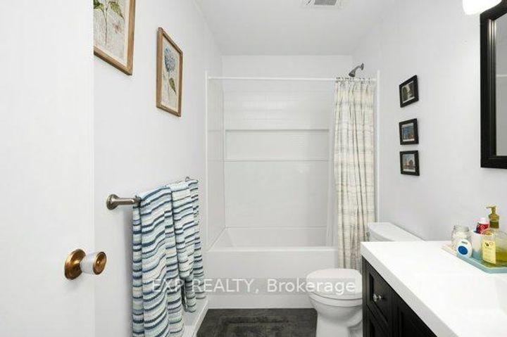 Photo 10 at 21 - 5017 Pinedale Avenue, Appleby, Burlington