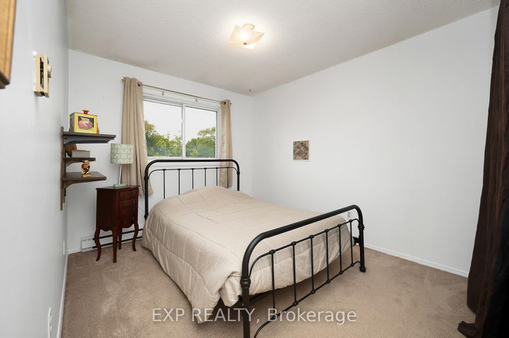 Photo 11 at 21 - 5017 Pinedale Avenue, Appleby, Burlington