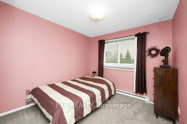Photo 12 at 21 - 5017 Pinedale Avenue, Appleby, Burlington