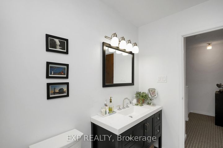 Photo 13 at 21 - 5017 Pinedale Avenue, Appleby, Burlington