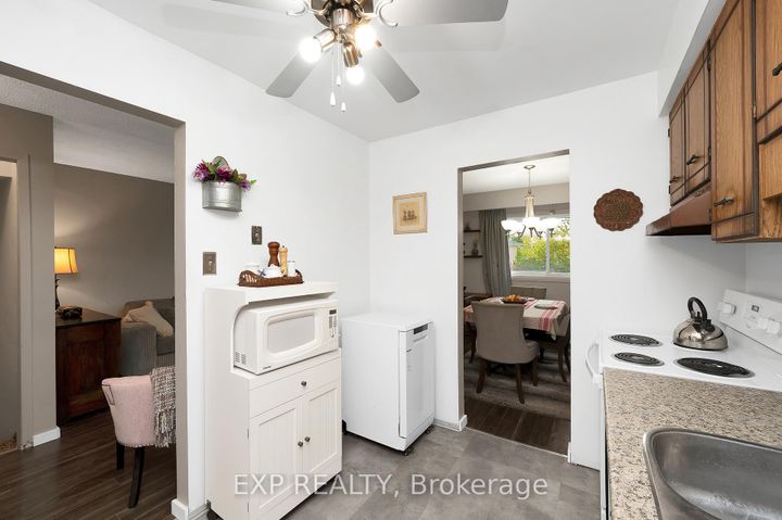 Photo 14 at 21 - 5017 Pinedale Avenue, Appleby, Burlington