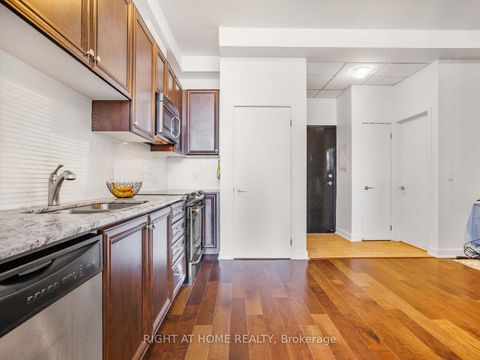 Photo 5 at 406 - 10376 Yonge Street, Mill Pond, Richmond Hill Photo 5 at 406 - 10376 Yonge Street, Mill Pond, Richmond Hill