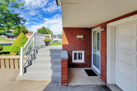 Photo 4 at 66 Cabana Drive, Humber Summit, Toronto