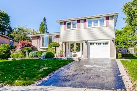 Photo 1 at 36 Devins Drive, Aurora Heights, Aurora