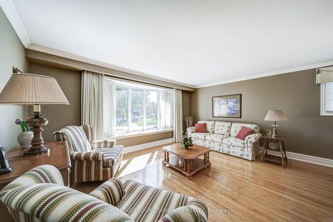 Photo 7 at 36 Devins Drive, Aurora Heights, Aurora