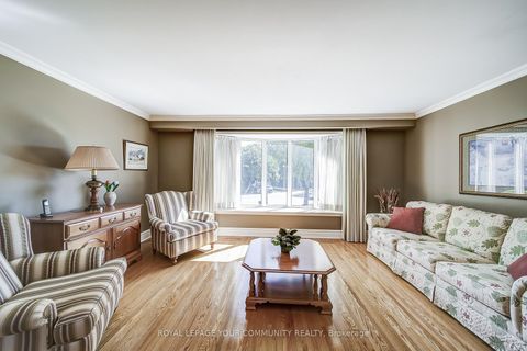 Photo 8 at 36 Devins Drive, Aurora Heights, Aurora