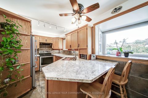 Photo 13 at 36 Devins Drive, Aurora Heights, Aurora