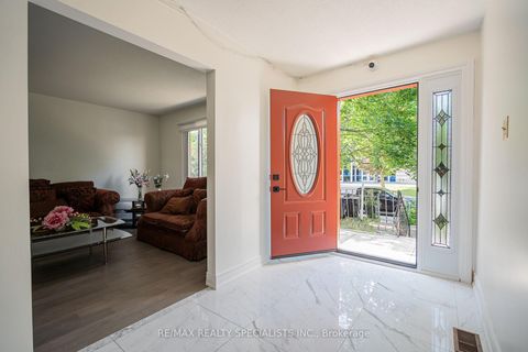 Photo 3 at 25 Auburn Avenue, Davenport, Toronto