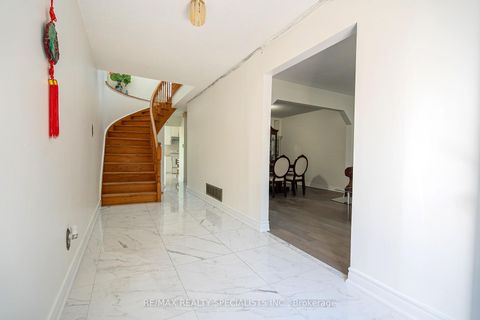 Photo 4 at 25 Auburn Avenue, Davenport, Toronto