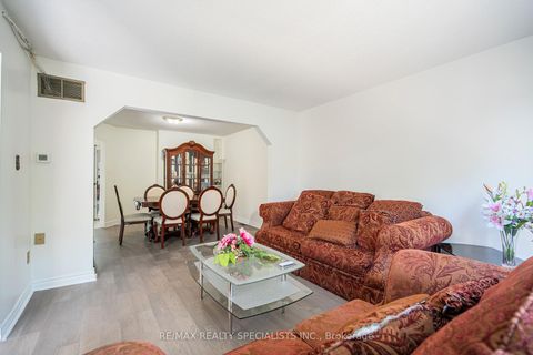 Photo 5 at 25 Auburn Avenue, Davenport, Toronto