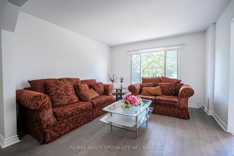 Photo 6 at 25 Auburn Avenue, Davenport, Toronto