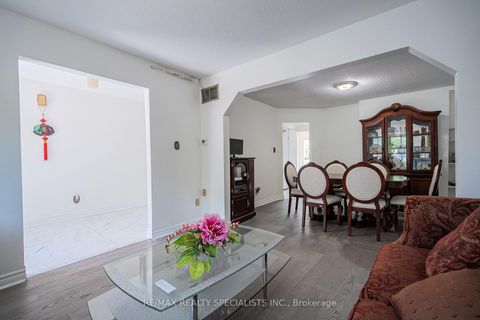 Photo 7 at 25 Auburn Avenue, Davenport, Toronto