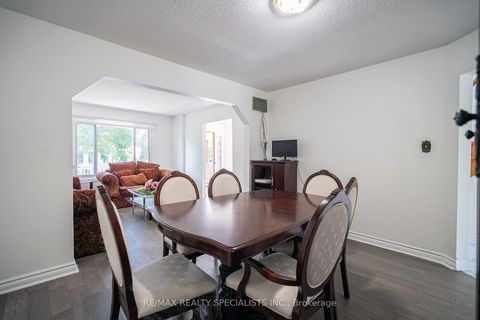 Photo 10 at 25 Auburn Avenue, Davenport, Toronto