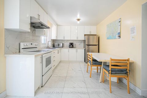 Photo 11 at 25 Auburn Avenue, Davenport, Toronto