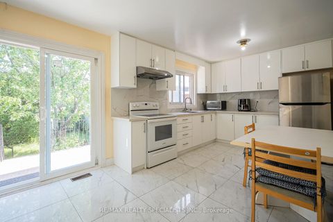 Photo 13 at 25 Auburn Avenue, Davenport, Toronto