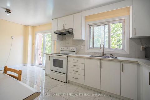 Photo 14 at 25 Auburn Avenue, Davenport, Toronto