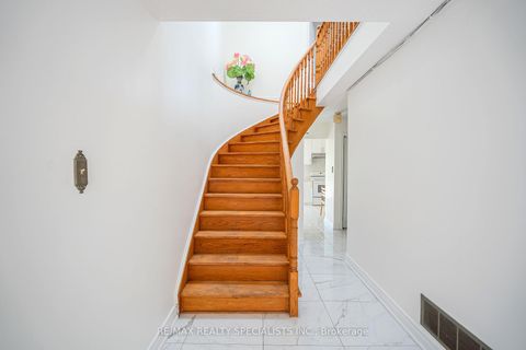 Photo 15 at 25 Auburn Avenue, Davenport, Toronto