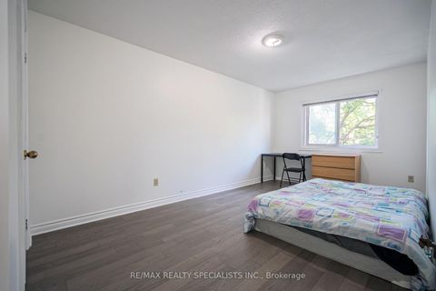 Photo 22 at 25 Auburn Avenue, Davenport, Toronto