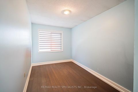 Photo 24 at 25 Auburn Avenue, Davenport, Toronto
