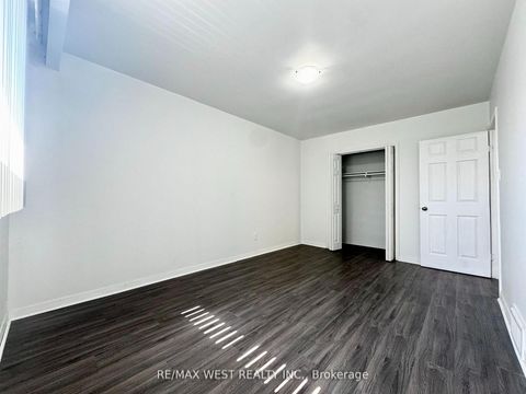 Photo 10 at 25 Bimini Crescent, Black Creek, Toronto