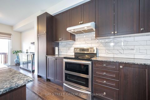 Photo 11 at 65 Bellflower Lane, Oak Ridges Lake Wilcox, Richmond Hill