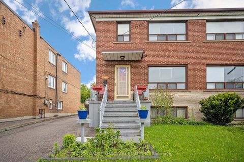 Photo 0 at 3 Stanstead Drive, Bathurst Manor, Toronto