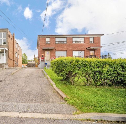 Photo 1 at 3 Stanstead Drive, Bathurst Manor, Toronto