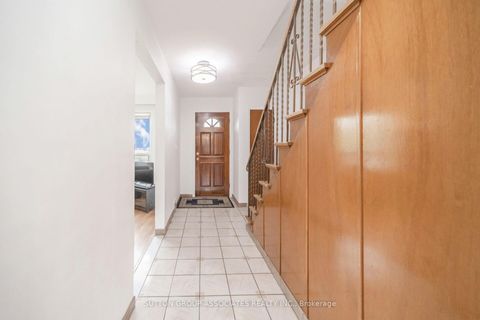 Photo 4 at 3 Stanstead Drive, Bathurst Manor, Toronto