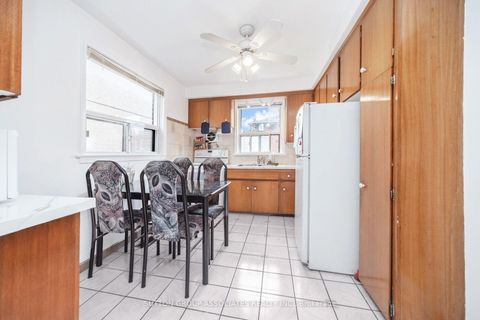 Photo 9 at 3 Stanstead Drive, Bathurst Manor, Toronto