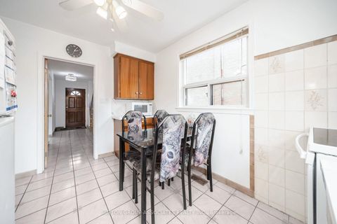 Photo 10 at 3 Stanstead Drive, Bathurst Manor, Toronto