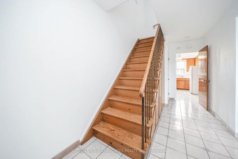 Photo 11 at 3 Stanstead Drive, Bathurst Manor, Toronto