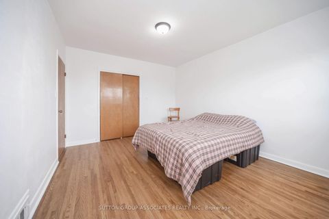 Photo 16 at 3 Stanstead Drive, Bathurst Manor, Toronto