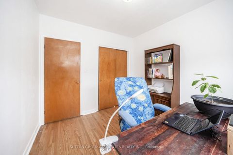 Photo 18 at 3 Stanstead Drive, Bathurst Manor, Toronto