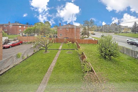 Photo 21 at 3 Stanstead Drive, Bathurst Manor, Toronto