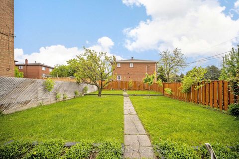 Photo 22 at 3 Stanstead Drive, Bathurst Manor, Toronto