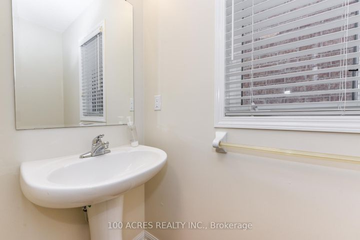 Photo 7 at 164 Gardenbrooke Trail, Bram East, Brampton