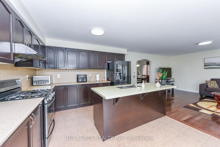 Photo 8 at 164 Gardenbrooke Trail, Bram East, Brampton