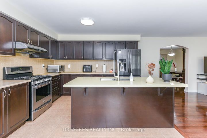 Photo 11 at 164 Gardenbrooke Trail, Bram East, Brampton