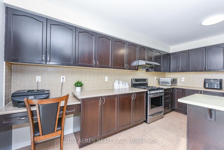 Photo 13 at 164 Gardenbrooke Trail, Bram East, Brampton