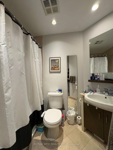 Photo 10 at 2204 - 218 Queens Quay W, Waterfront Communities C1, Toronto