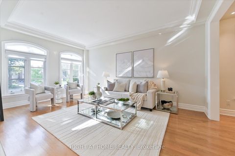 Photo 3 at 154 Charlton Boulevard, Newtonbrook West, Toronto