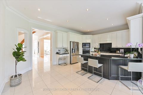 Photo 7 at 154 Charlton Boulevard, Newtonbrook West, Toronto