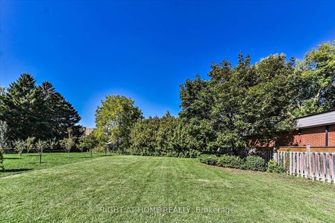 Photo 32 at 154 Charlton Boulevard, Newtonbrook West, Toronto